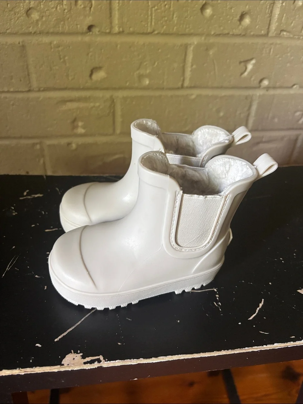 Girl’ BearpawWaterproof Cream Rain Boots with Fleece Lining